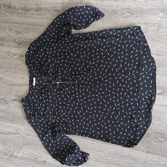 Maurices Size 0 (0X) 3/4 Length Sleeve Zipper Neck Blouse - black and white - Picture 1 of 7